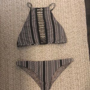 Acacia size small never worn